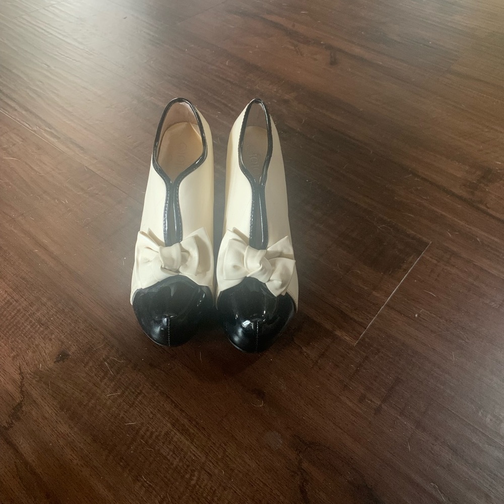 Adorable heeled booties